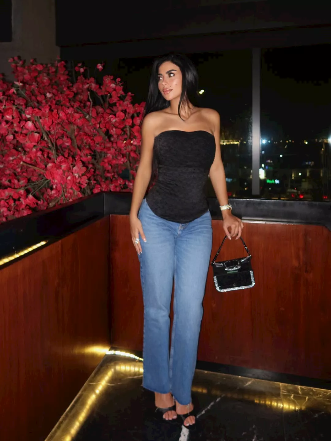 كارولين عزمي