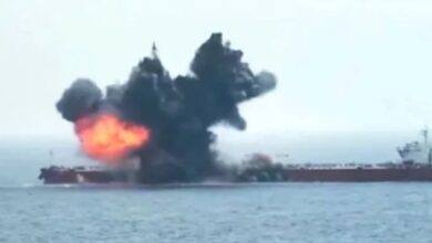 سفينة محترقة