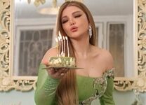 ياسمين الخطيب تحتفل بعيد ميلادها