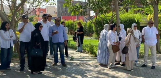 جنازة الفنان محمد مرزبان وقد اكتست باللون الأبيض 